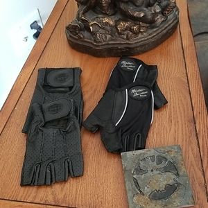 2 pair of cutoff riding gloves xs Womens